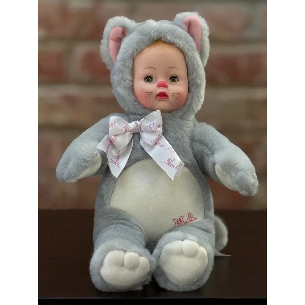 Madame Alexander Hug‎ Me Kitty Plush Doll Silver Gray Costume Baby Doll 13